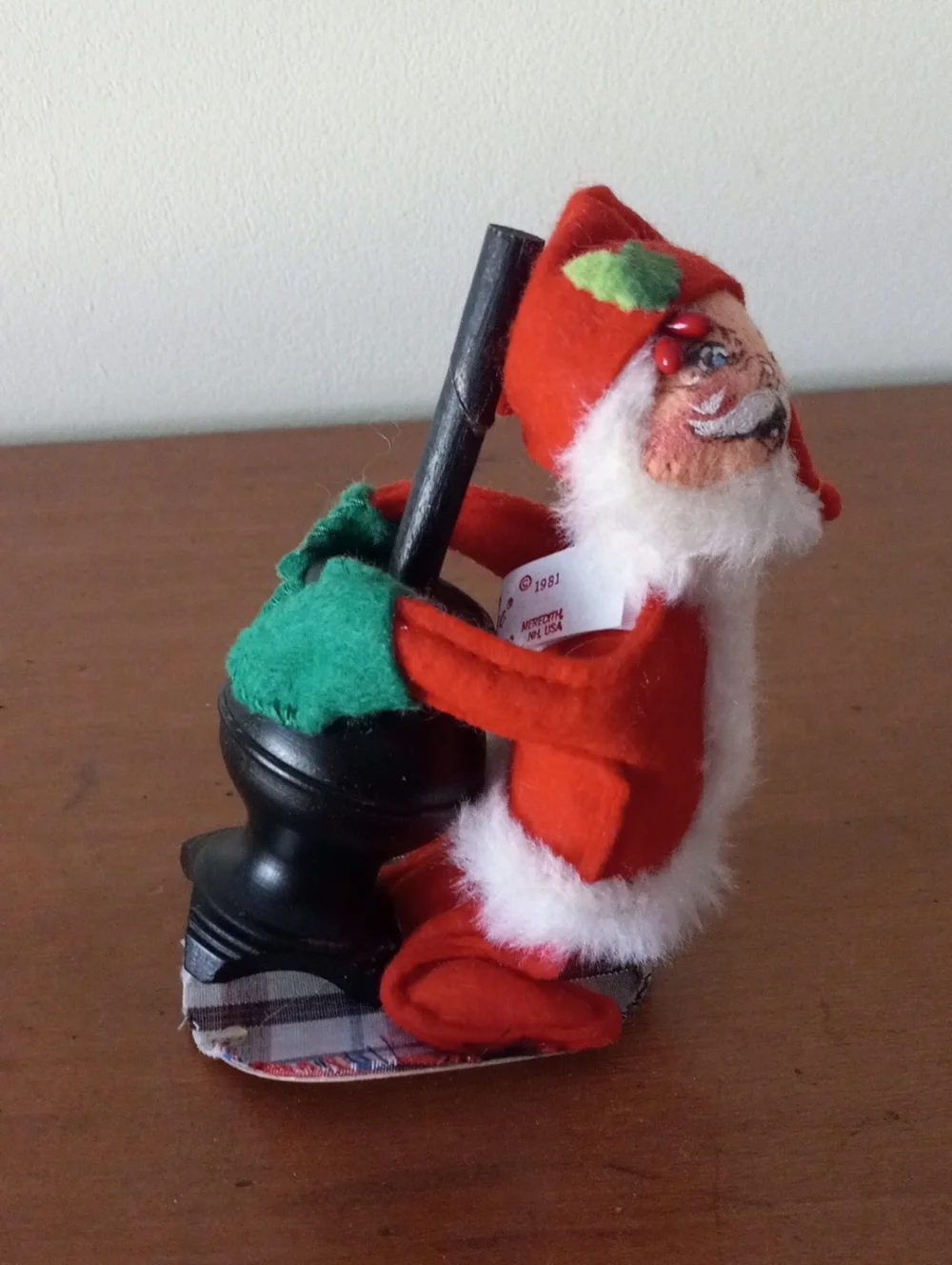 Vintage 1970s/1980s Annalee Santa Doll Warming at Stove - 5